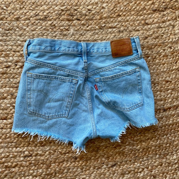 Levi’s 501 Shorts - Picture 3 of 3